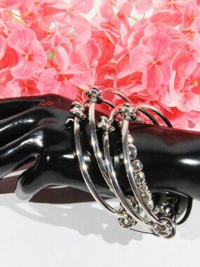 NWOT Silver Tone 4 Silver Tone Bangle Bracelets and 1 Beaded Stretch Bracelet